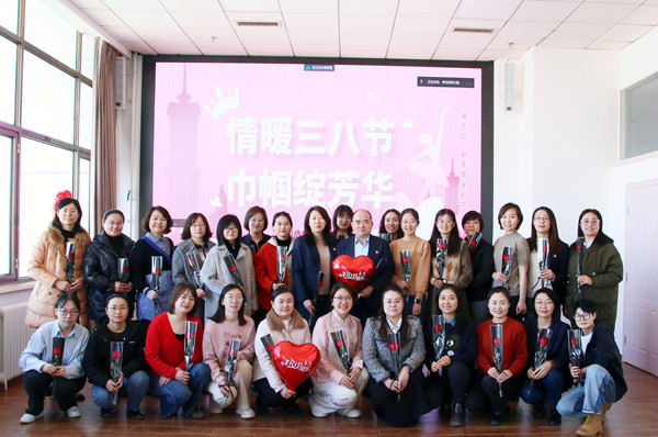 合影_副本.jpg 合影_副本.jpg